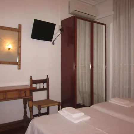 Hostal Esmeralda-3